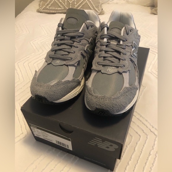 NIB New Balance 2002R W9/M7.5 - Picture 3 of 9